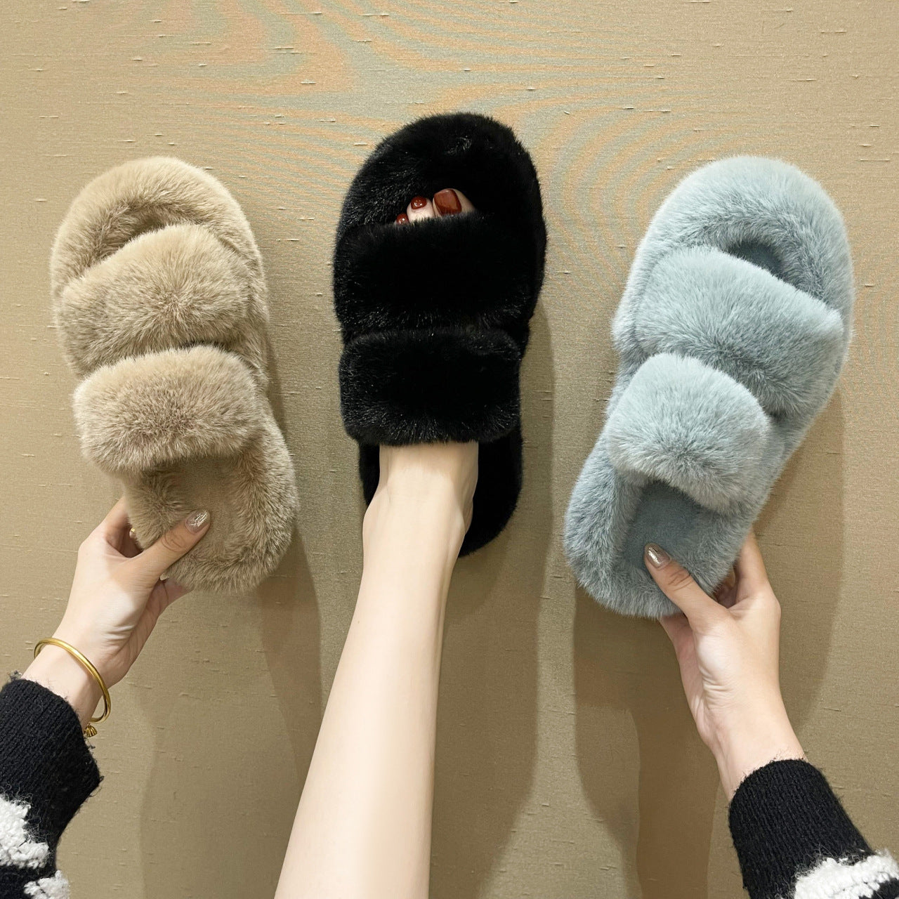 Fuzzy Slippers Women -   - anassiri.com